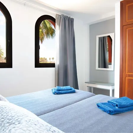 One Bedroom With Shared Pool Garden And Wifi At