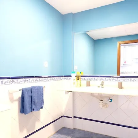 One Bedroom With Shared Pool Garden And Wifi At